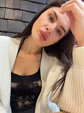 MiraReach - One finger in pussy 👅👅 in cafe