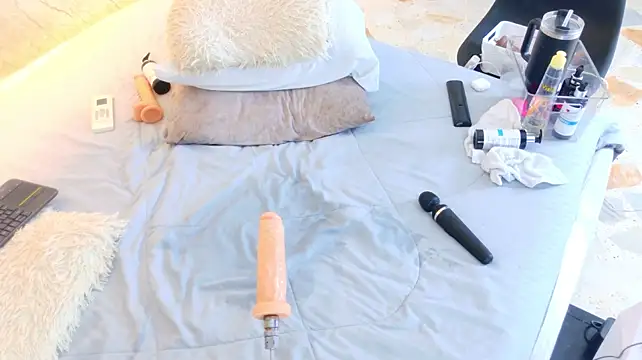 MeliissaAdamss - LETS GET THIS ROOM WARM YES?😏