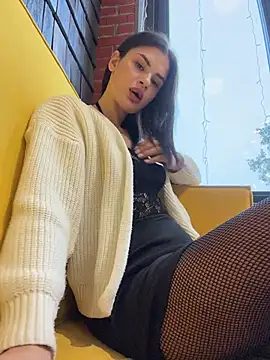 MiraReach - One finger in pussy 👅👅 in cafe