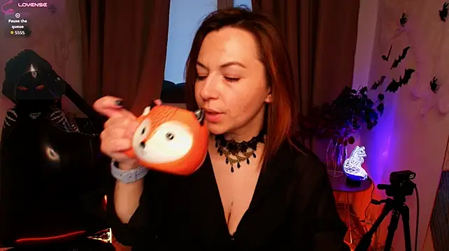 Serena_Foxxx - Deep gaze + wet finger play 🔥
