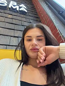 MiraReach - One finger in pussy 👅👅 in cafe