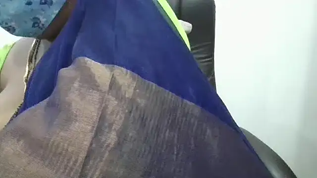 Divyahoty - boobs in ice and lips with romance