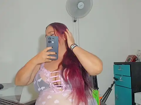HUGEBOOBS_MILF - SHOWS TITS