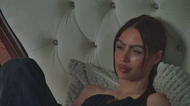 Amanda_River - out naked breast
