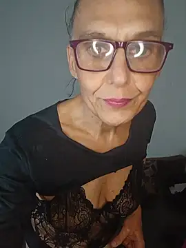 Ladykatheryna - En 4 y meterme el dildo en la vagina