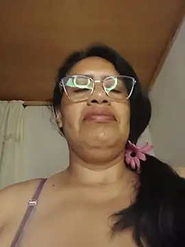 Emilif_ - squeeze tits 🍒