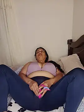 Emilif_ - squeeze tits 🍒