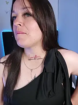Isa_bluee - topless for 3 minutes + oil