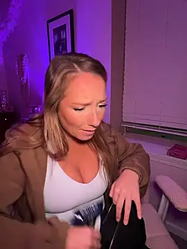Prettymouthpeach - Cum show
