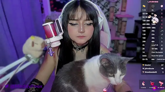 MaddyFooxx - PLUG IN MY ASS + OIL 💦💦