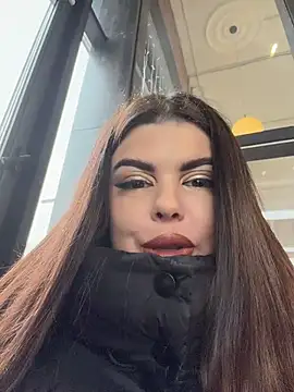 AmelliaDiamond - Slup naked boobs +pussy in cafe