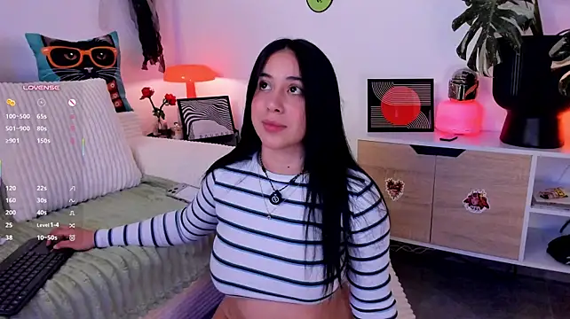 Gigi-bom - naked and dildo in pussy