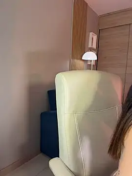 Alessia-miller_ - Boobs free and spit them