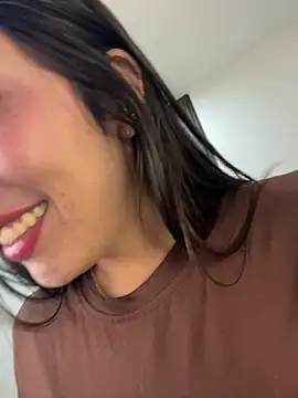 MiaJones21 - 🫦🤤 in topples for 2 min 🫦🤤