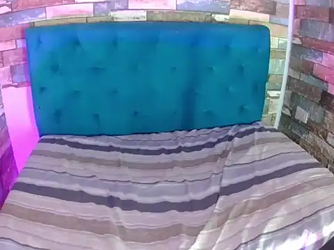 WildxQueen - spank ass x 10