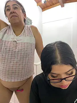 Alissonfernandez_ - Nana gets on 4 and spanks her ass