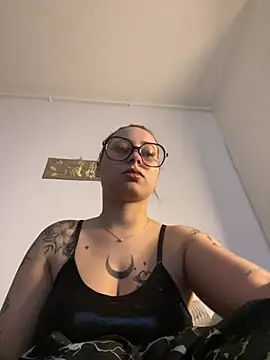 Queenlo_xxx - gagne 2 vidéos très HARD💦