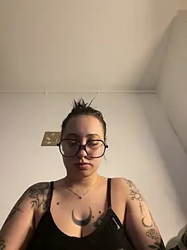 Queenlo_xxx - gagne 2 vidéos très HARD💦