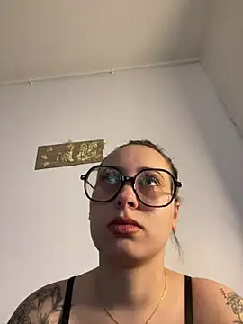 Queenlo_xxx - gagne 2 vidéos très HARD💦