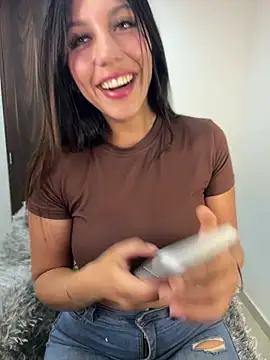 MiaJones21 - 🫦🤤 in topples for 2 min 🫦🤤