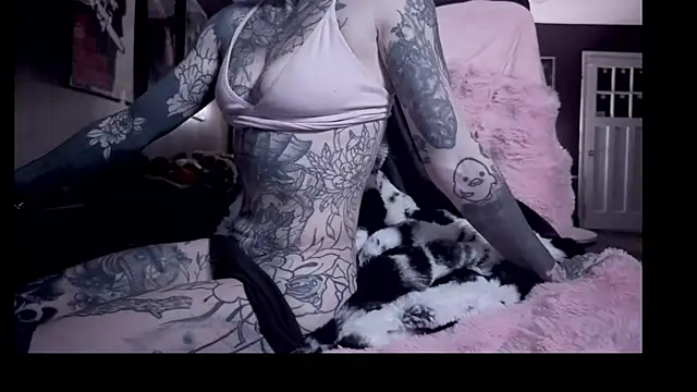 Bambitatted - topless