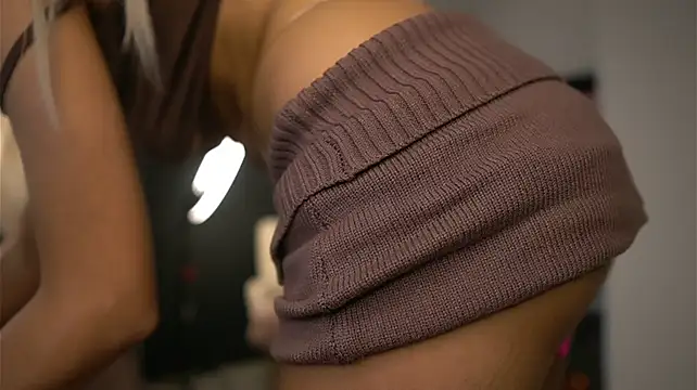 SerenaNoir - Finger pussy x ass x closeup😎👅💦😻