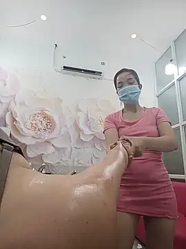 Dongti_mo - Naked girl spraying water