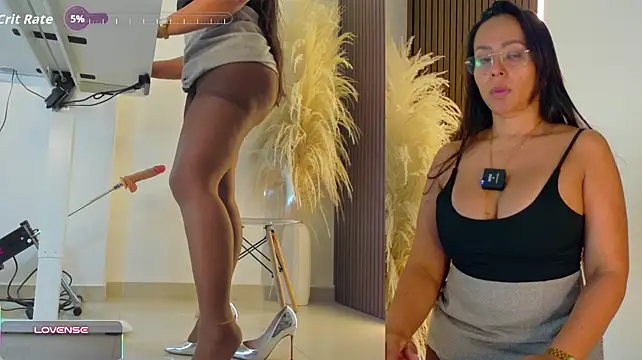 Lulu_072 - @ FUCK DILDO ON THE DESK+ASS FINGER