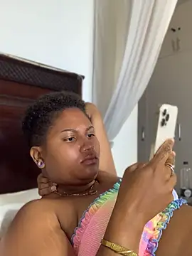 Madelltheebony - Suck my nipples 👑get surprise clip