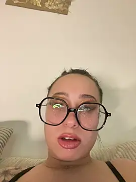 Queenlo_xxx - gagne 2 vidéos très HARD💦