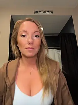 Prettymouthpeach - Cum show