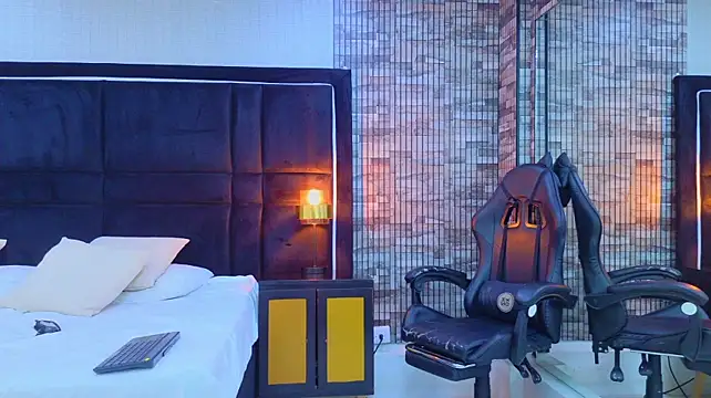 MollyRuso - Flash boobs👀
