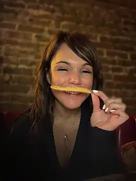 BaileyMFox - Buzz me in the restaurant