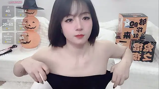 Lucy-8 - 换上护士服，帮哥哥的鸡鸡按摩