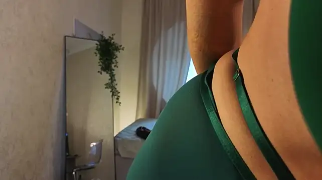Milf_Tea - Twerk my booty on your face
