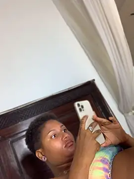 Madelltheebony - Suck my nipples 👑get surprise clip