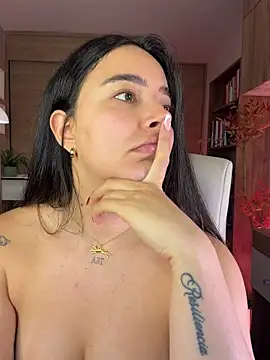 Alessia-miller_ - Boobs free and spit them