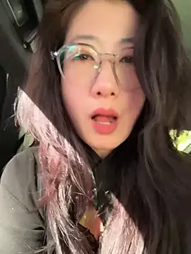 Weiwei103 - 脱掉胸罩