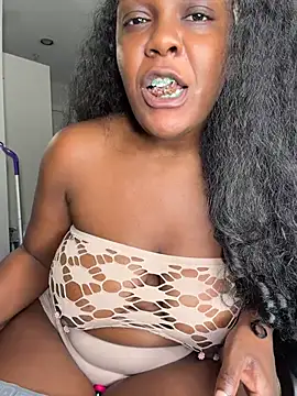 TilaTotti - Naked oil and twerk