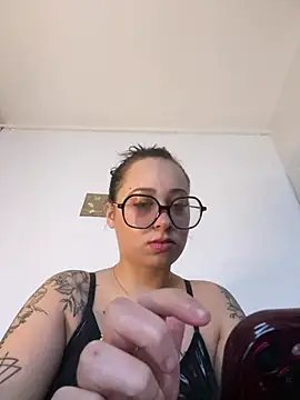 Queenlo_xxx - suce très fort ton gode lolo