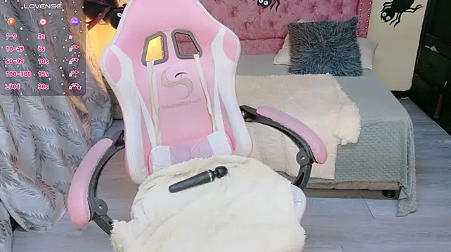 Lilu_69 - Show saliva Boobs 🎃 👻
