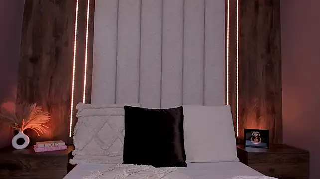 LucySalvatore_ - MOVE ASS