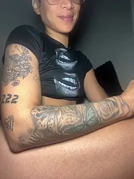 Shuggabutt - Finger pussy n ya face