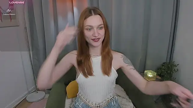 PollyMayer - Apply oil to my boobs for glow!