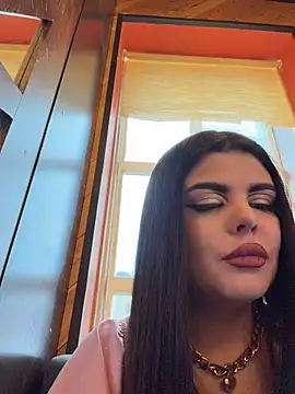 AmelliaDiamond - Slup naked boobs +pussy in cafe