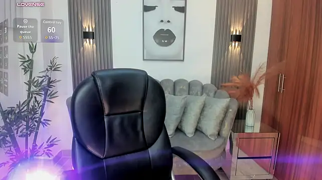 Briana_sun - Spanking ass x 5