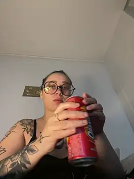 Queenlo_xxx - suce très fort ton gode lolo