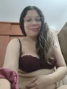 Carliina_Soussa - Mostrar cuerpo , vagina tocándose