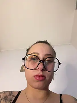Queenlo_xxx - gagne 2 vidéos très HARD🔥