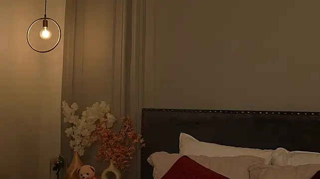 IrisBaker - flash my tits (5 min)